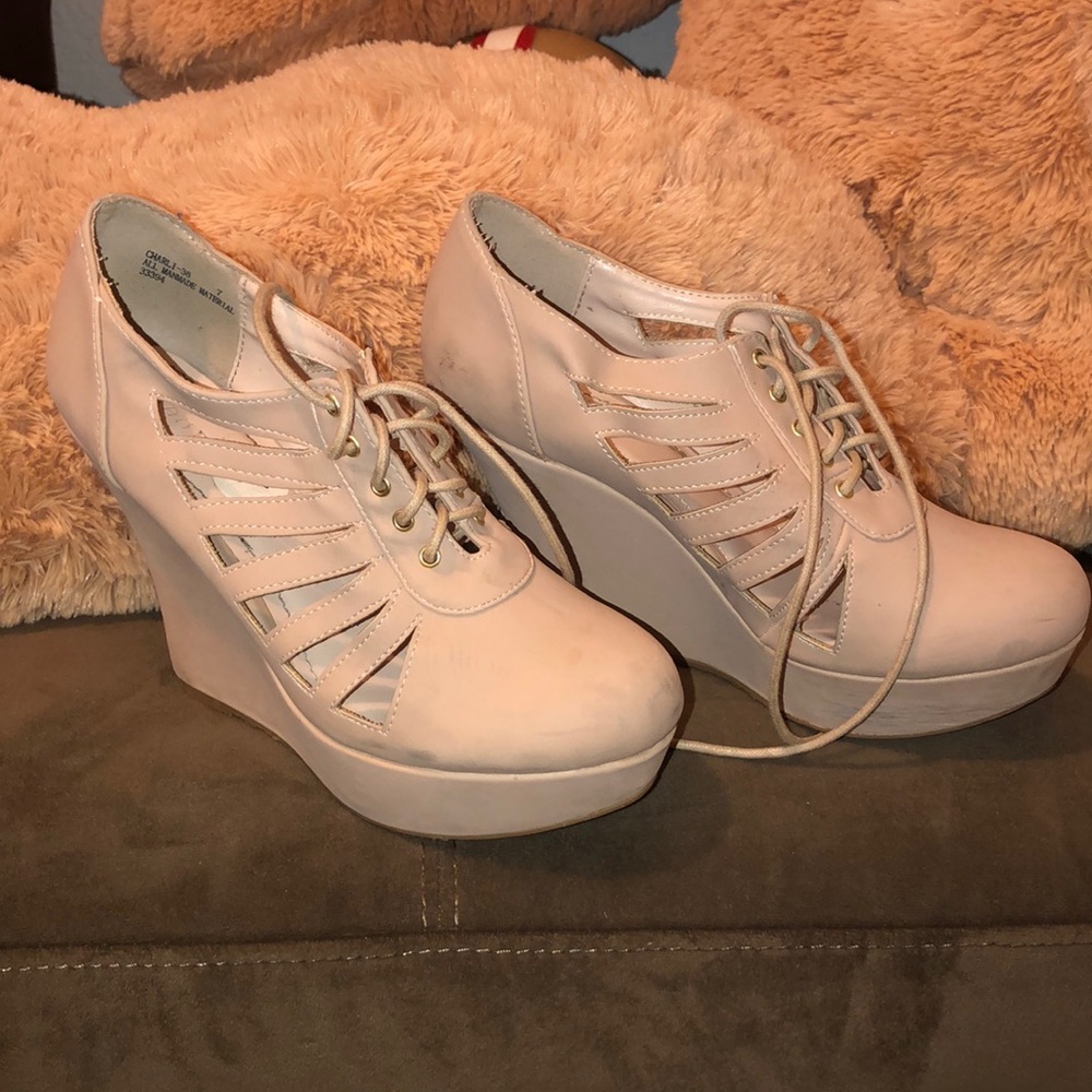 Closed toe wedges